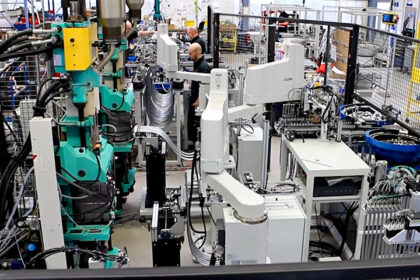 JAM Industrieroboter Robotertechnik Maschinenbestückung Druckgussmaschine Duschschläuche